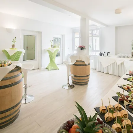 Western Wein- Und Parkhotel ホテル