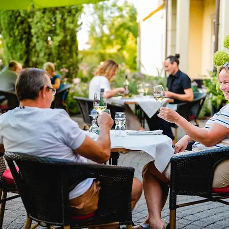 Отель Western Wein- Und Parkhotel Нирштайн